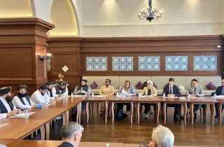 دیدار و گفتگوی متقی با سفرای شماری از کشور‌ها در قطر