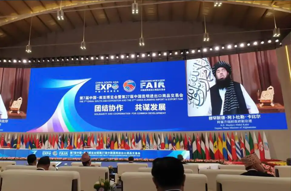 معاون سیاسی حکومت سرپرست: حاکمیت افغانستان با طرح کمربند و راه چین همکاری می‌کند