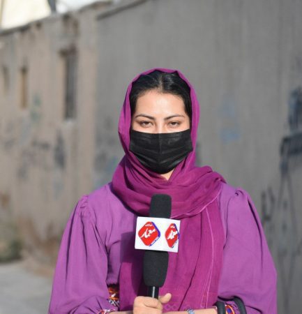وضعیت زنان در افغانستان؛ بیکاری زنانی که تنها نان‌آور خانواده‌شان هستند - شماری از زنان که در دو سال اخیر بیکار شده‌اند می‌گویند که با مشکلات اقتصادی مواجه‌اند و این مشکلات هر روز در حال افزایش است.