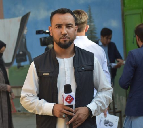 اولین سالروز شهدای کاج در کابل برگزار شد - با گذشت یک سال از حمله خونین بر مرکز آموزشی کاج، دانش‌آموزان این مرکز می‌گویند که هرگز از آموزش و تحصیل دست بر نمی‌دارند و با انگیزه بیشتر به پیش می‌روند.
