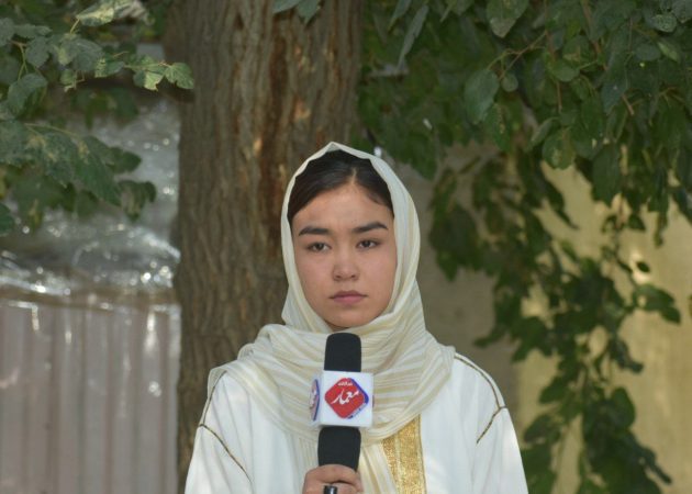 اولین سالروز شهدای کاج در کابل برگزار شد - با گذشت یک سال از حمله خونین بر مرکز آموزشی کاج، دانش‌آموزان این مرکز می‌گویند که هرگز از آموزش و تحصیل دست بر نمی‌دارند و با انگیزه بیشتر به پیش می‌روند.