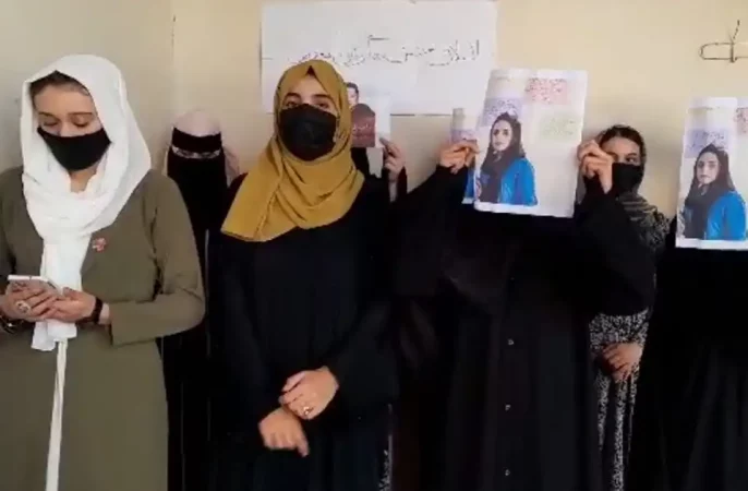 جنبش‌های زنان معترض افغانستان: سازمان حقوق بشری بازداشت ندا پروانی را پیگیری‌ کند