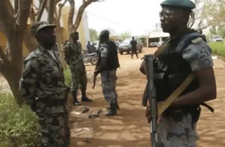 در دو حمله تروریستی جداگانه در مالی، 49 غیرنظامی و 15 سرباز کشته شدند