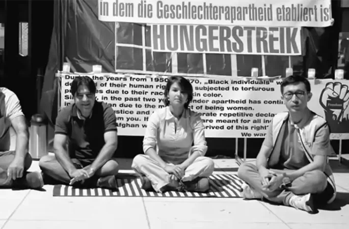 چهارمین شب اعتصاب غذایی فعالان حقوق زن در آلمان؛ آپارتاید جنسیتی افغانستان را به رسمیت بشناسید