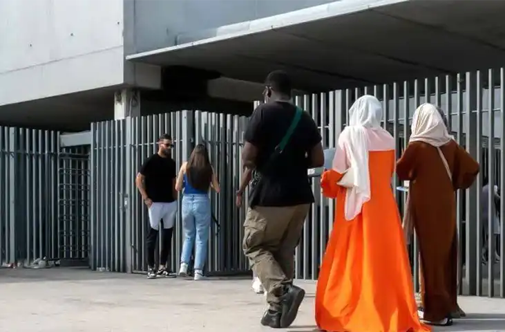 اعتصاب در لیسه موریش اوتریلو پاریس؛ مخالفت با ممنوعیت پوشش اسلامی و کاهش امکانات مدرسه