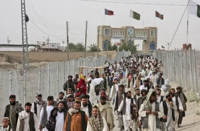 وزارت مهاجرین از بازگشت یک هزار و ٦٠٠ مهاجر افغانستانی از پاکستان خبر داد