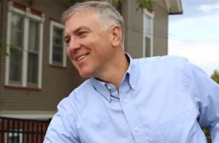 نامزد انتخابات ریاست جمهوری امریکا: کمک به افغانستان زیر سلطه طالبان را متوقف می کنیم