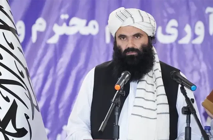 حقانی: طالبان از تعامل با جهان استقبال می‌کند