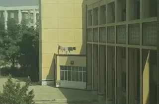 طالبان و خشکاندن پیراهن‌تنبان در دانشکده هنرهای زیبای کابل