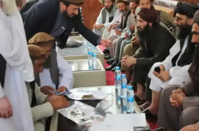 طالبان اولین محموله زمرد را در پنجشیر به ارزش ۲۵ میلیون افغانی به فروش رساندند