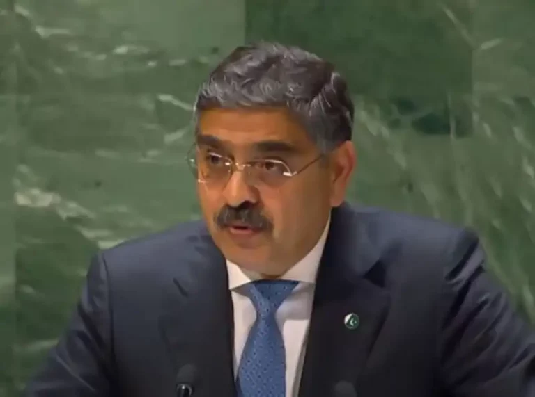 په ملګرو ملتونو کې د پاکستان لومړی وزیر: طالبان باید له افغانستان څخه د ترهګرۍ د ځپلو لپاره اقدام وکړي