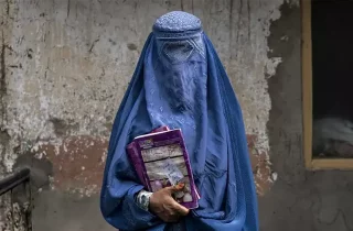 کمیته مدافعان حقوق بشر افغانستان: وضعیت زنان افغانستان «غیرقابل تحمل» شده است