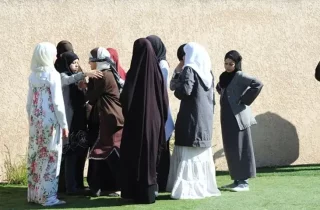 دادگاه عالی فرانسه ممنوعیت پوشیدن عبا در مکاتب را تأیید کرد