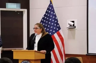 آمریکا و طالبان در مورد مبارزه با مواد مخدر در افغانستان گفت‌وگو کردند