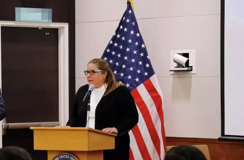 آمریکا و طالبان در مورد مبارزه با مواد مخدر در افغانستان گفت‌وگو کردند