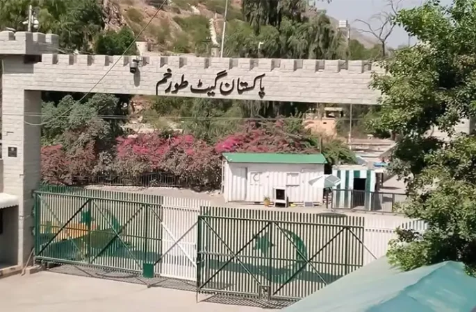 هفتمین روز بسته‌ماندن گذرگاه تورخم؛ تاجران افغانستان و پاکستان خواهان بازگشایی آن شدند