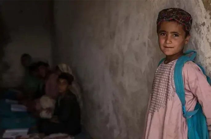 صندوق حمایت از کودکان سازمان ملل (یونیسف) هشدار داد که افغانستان در آستانه بحران انسانی قرار دارد و جامعه جهانی باید برای کمک به این کشور اقدام کند.