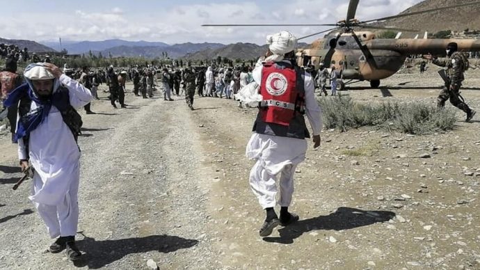 امارت اسلامی و نهادهای مددرسان داخلی و خارجی به کمک زلزله زدگان هرات متعهد شدند