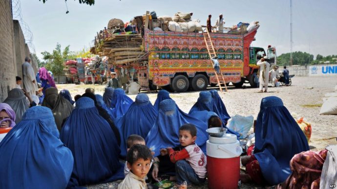 روابط اسلام آباد و کابل روی لبه ی تیغ ، اخراج ۱.۱ میلیون مهاجر غیرقانونی از جمله افغانستانی ‌های دارای اقامت