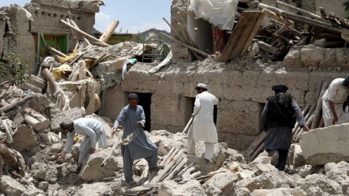 افغانستان در سوگ ؛ افزایش قربانیان زمین لرزه به ۳۲۰ نفر