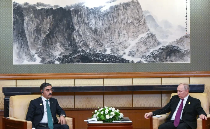نشست کاکر و پوتین در پکن: مبارزه با تروریسم در افغانستان در دستور کار است