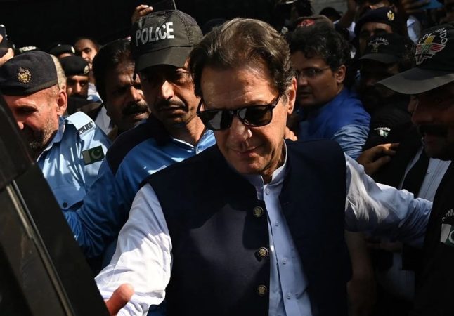 ممنوعیت پنج ساله حضور در انتخابات عمران خان