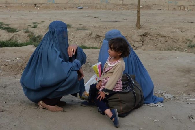 آتش اعتیاد دامن گیر ۵ تا ٨ میلیون افغانستانی از جمله ١میلیون زن و کودک