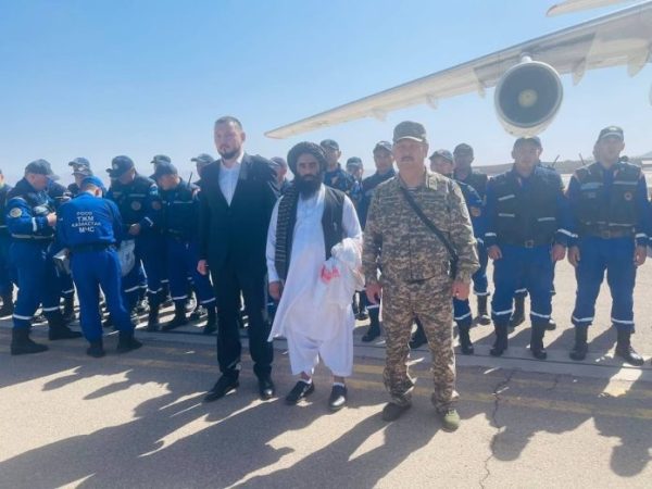قزاقستان با تیم نجات و امداد به زلزله‌زدگان هرات رسید