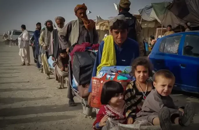 اکسپرس تریبون : مهاجران افغانستانی در پاکستان در حال فروش اموال خود به دلیل ترس از اخراج هستند