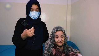 سقوط انسانیت ؛ زن افغانستانی توسط برادرش ٢۵ سال زندانی خانگی شد