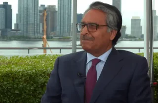 وزیر خارجه پاکستان از اخراج مهاجران غیرقانونی دفاع کرد