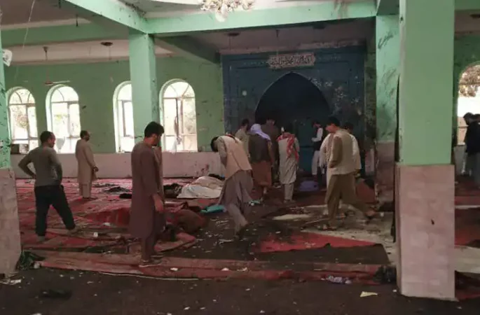 تلفات حمله انتحاری بر مسجد شیعیان در بغلان به 80 شهید و 40 زخمی رسید