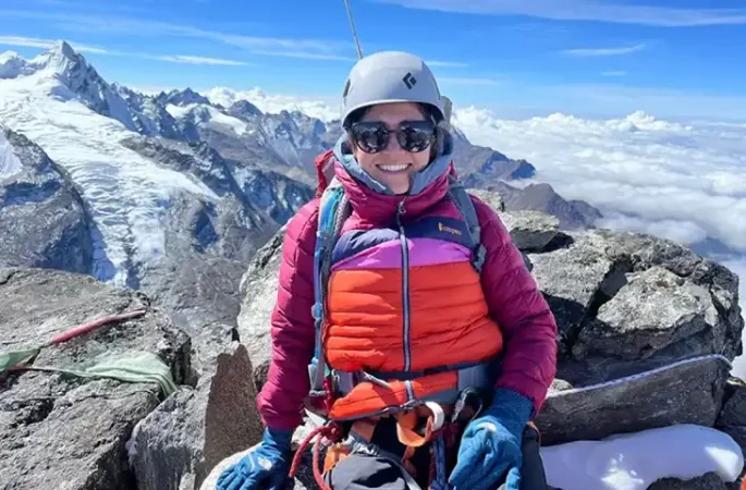 دختر کوهنورد افغانستانی، قله ٥٦٣٠ متری یالونگ‌ری نیپال را فتح کرد