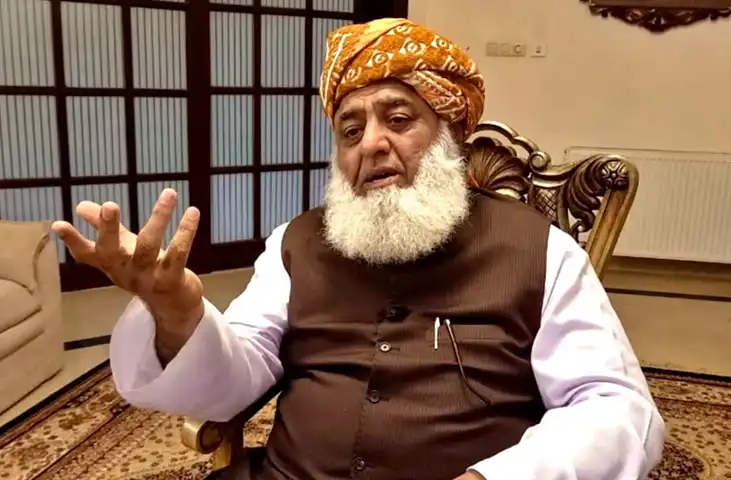 انتقاد رهبر جمعیت علمای پاکستان از رفتار پلیس پاکستان با پناهجویان افغانستانی