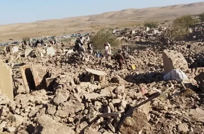 شمار جان‌باختگان زمین‌لرزه ویرانگر هرات به بیش از ۴۰۰ کشته و هزار زخمی رسید