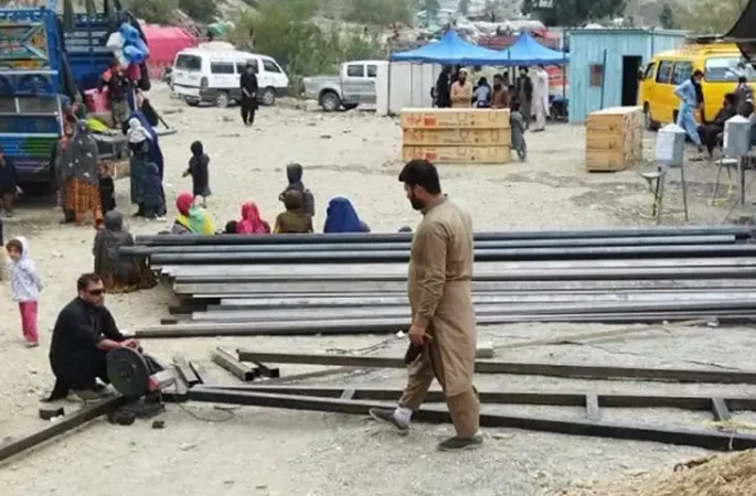 طالبان و ساخت سرپناه موقت برای بازگشت‌کنندگان از پاکستان در ننگرهار
