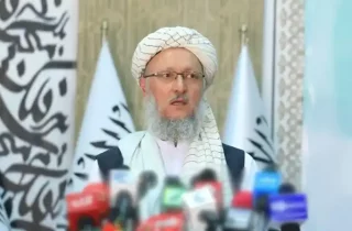عبدالسلام حنفی، معاون رئیس‌الوزرای طالبان روز پنج‌شنبه، ۱۳ میزان، در مراسمی که به مناسبت روز جهانی معلم در کابل برگزار شده بود، افزایش معاش معلمان را مشروط به داشتن امکانات بیشتر کرد.