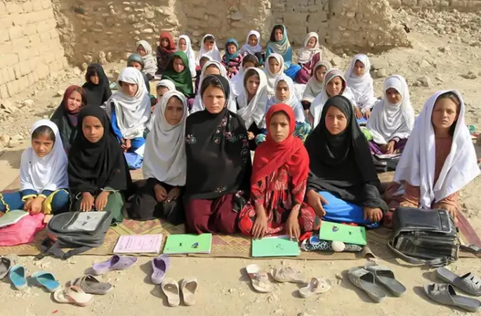 کمک ۱۰ میلیون دالری اتحادیه اروپا برای حمایت از دانش‌آموزان مکاتب ابتدایی افغانستان