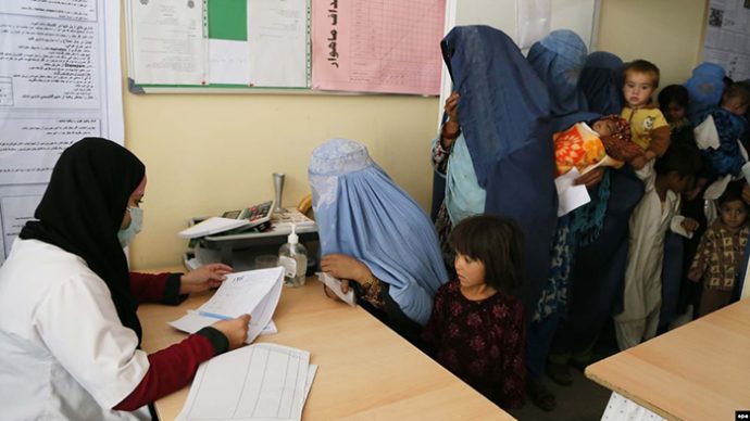 ایجوکاست با حمایت بانک اسلامی، یک هزار داکتر افغانستانی را آموزش می‌دهد