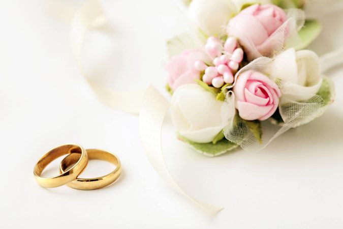 بازرگانی در سرپل با هزینه‌ی خود ۱۰۰ زوج جوان را عروس کرد