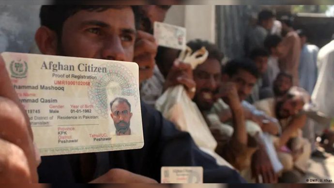 حکومت پاکستان کارت‌های اقامت برخی مهاجران افغانستانی را تمدید کرد