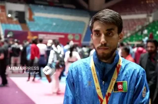 محسن رضایی مدال طلایش را به مهاجران اخراج شده افغانستانی تقدیم کرد