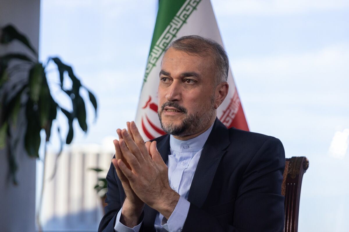 وزیر خارجه ایران : طالبان بخشی از افغانستان است و مقابل داع ش میجنگد