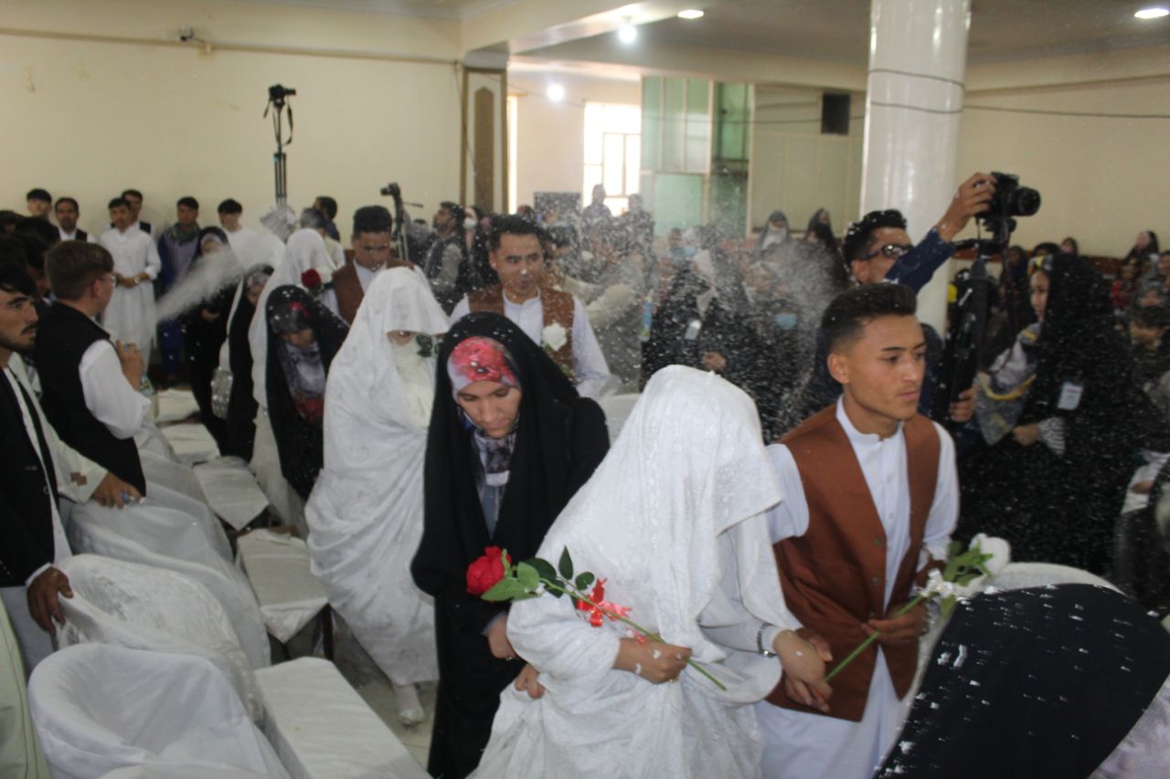 بنیاد خیریه سیلاب ازدواج دسته جمعی 50 زوج جوان در کابل برگزار کرد