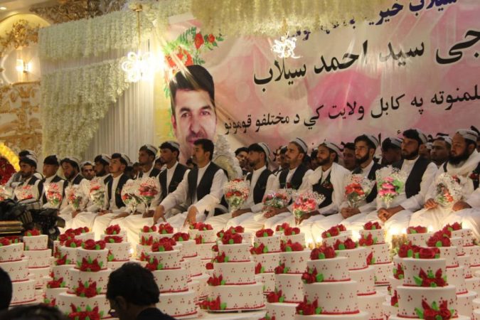 برگزاری جشن عروسی ۵۰ زوج از سویک یک بنیاد خیریه در کابل - یک بنیاد خیریه عروسی دسته‌جمعی ۵۰ زوج جوان را در کابل برگزار کرده و می‌گوید که هدف از راه اندازی چنین مراسم دست‌جمعی، گسترش فرهنگ اسلامی، ازدواج سالم و آسان در جامعه می‌باشد.
