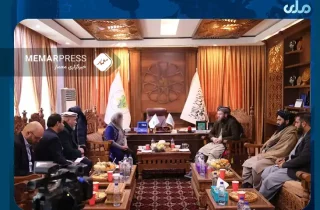 اقدام تلویزیون ملی طالبان و سانسور چهره نماینده یوناما با حجاب کامل را کرد