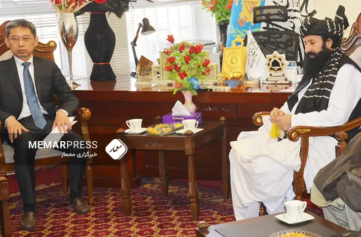 سفیر چین از کمک ۱۰۰ میلیون یوانی برای حمایت از مهاجرین بازگشتی به افغانستان خبر داد