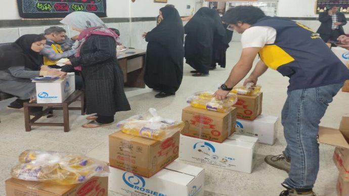 توزیع بسته های غذایی توسط سازمان کاریتاس به مهاجرین در گلستان ایران