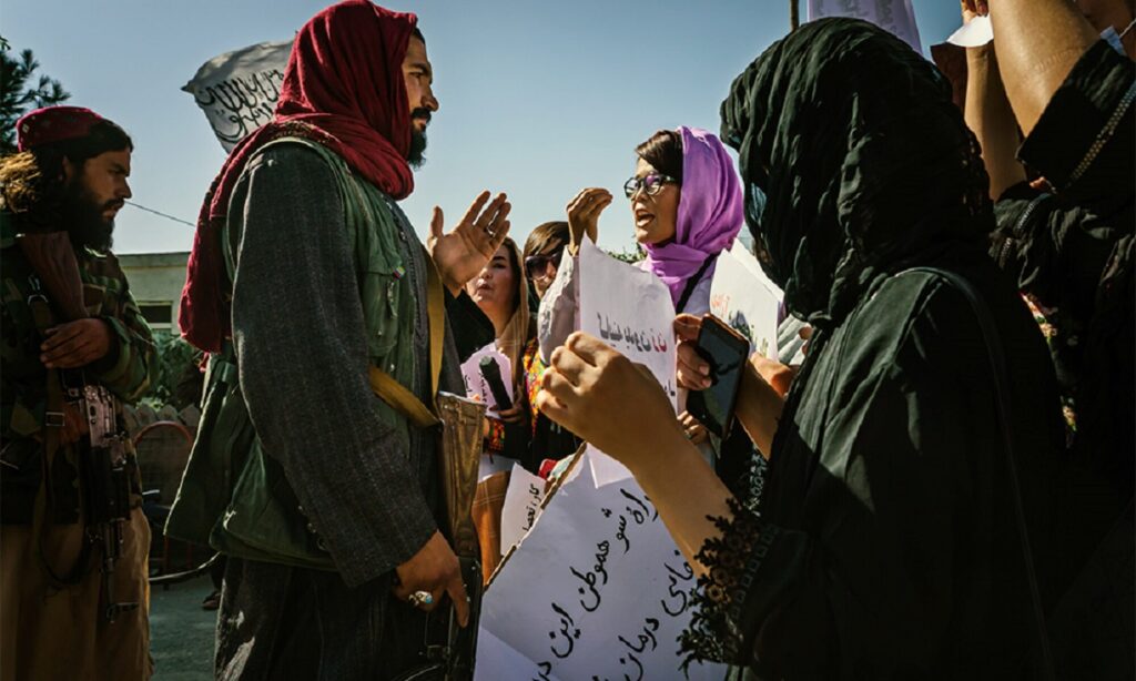عفو بین الملل :محدودیت زنان در افغانستان تشدید شده است
