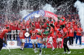 قهرمانی مقتدرانه آیندهوون در لیگ هالند